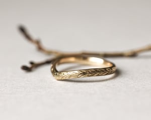 Image of 18ct Yellow gold 2mm ‘Olive leaf’ engraved Wishbone ring