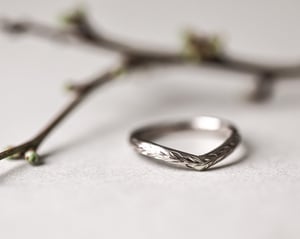 Image of 18ct White gold 2.5mm ‘Olive leaf’ engraved Wishbone ring