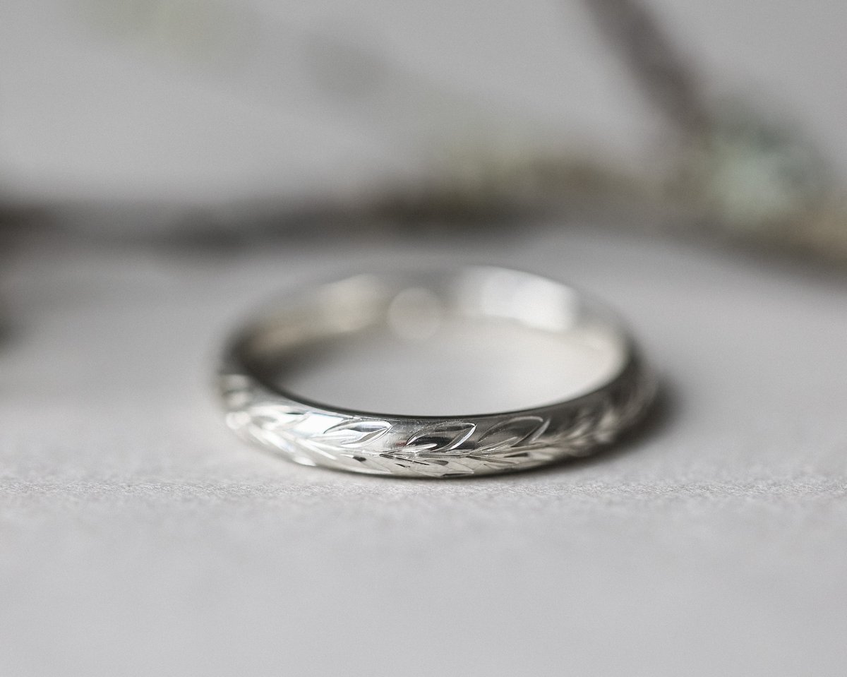 Image of 9ct White gold 3mm ‘Olive leaf’ engraved ring