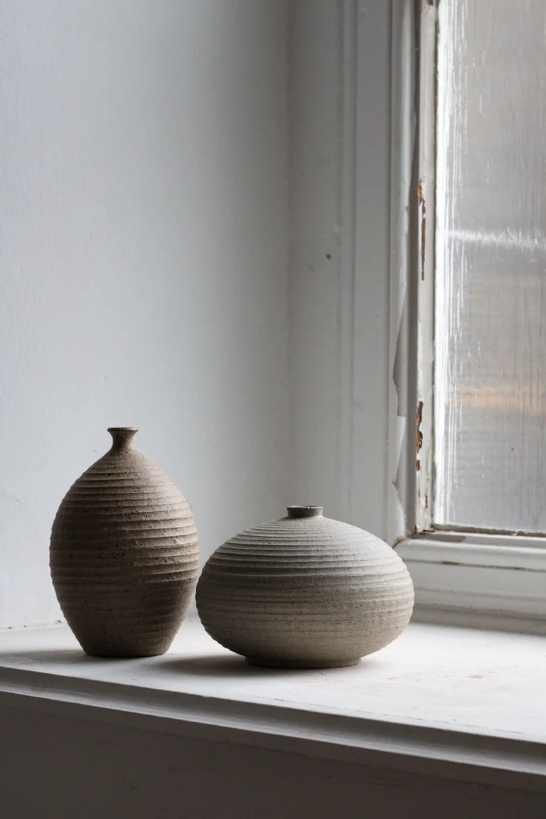 Image of textured vase 01