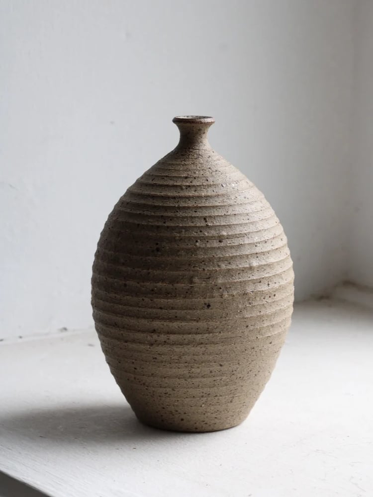 Image of textured vase 01