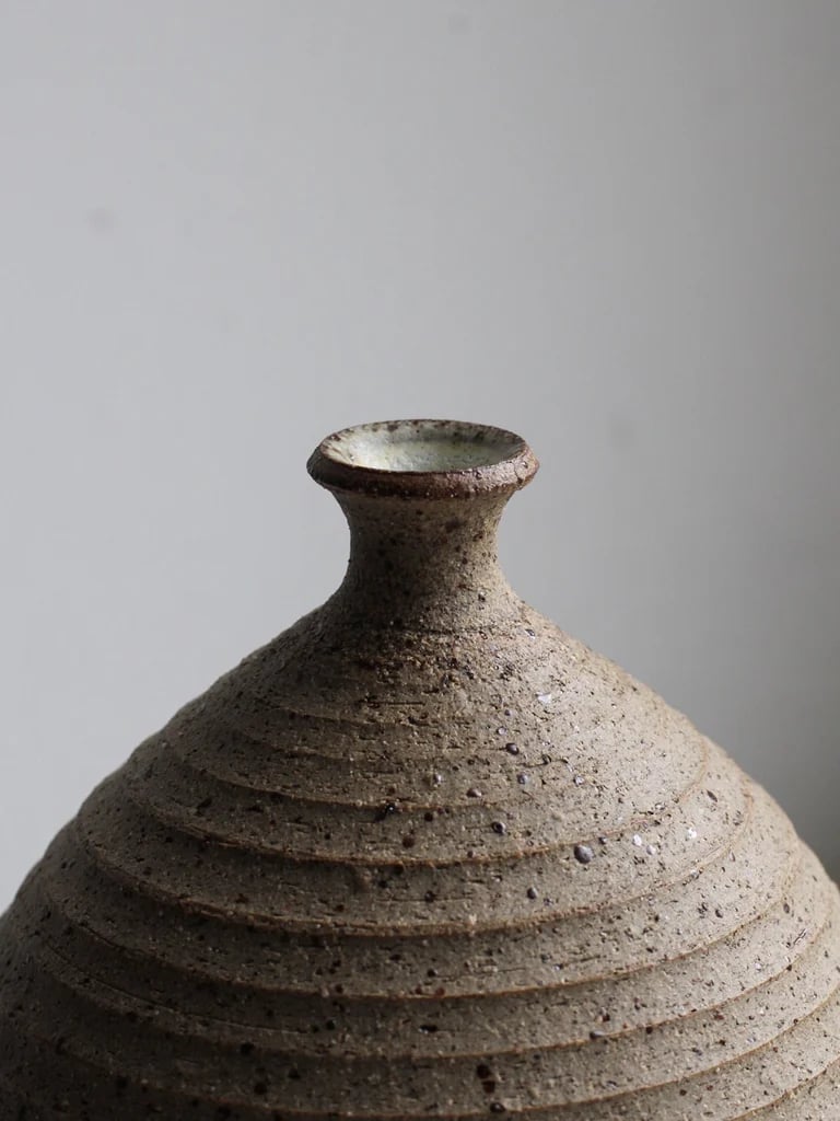 Image of textured vase 01