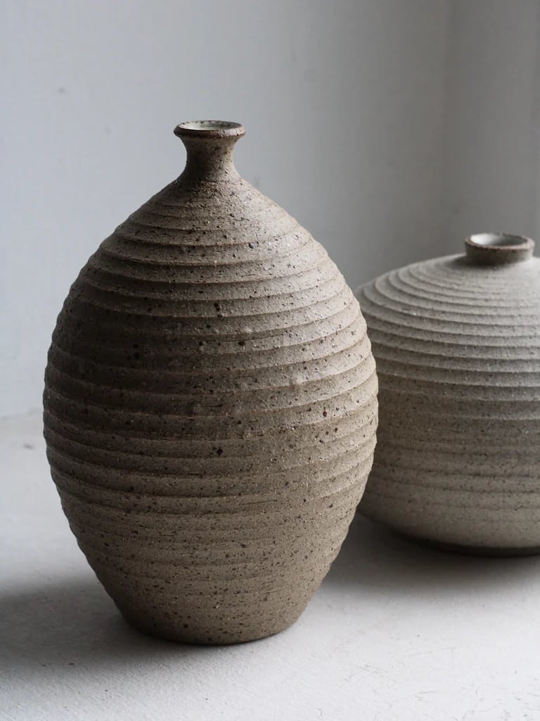 Image of textured vase 01