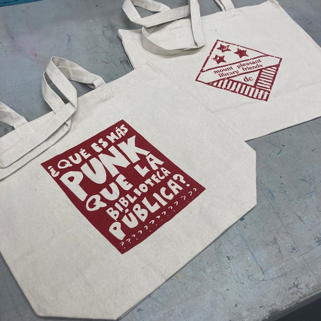 ¿Qué es más punk que la biblioteca pública? Totebag