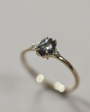 Image of 18ct yellow gold hexagonal dark grey diamond trilogy ring (LON206)