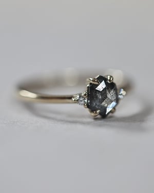 Image of 18ct yellow gold hexagonal dark grey diamond trilogy ring (LON206)