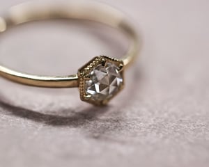 Image of 18ct yellow gold 4.7mm rose-cut white diamond hexagonal set ring (IOW167)