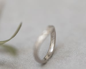 Image of 18ct White gold 2.5mm primavera wishbone ring