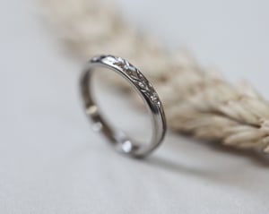 Image of 18ct white gold 3mm 'Barleycorn' ring