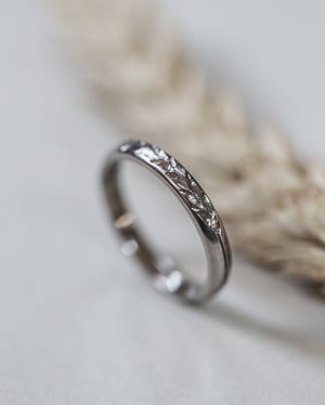 Image of 18ct white gold 3mm 'Barleycorn' ring