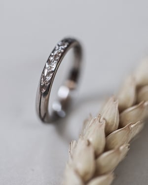 Image of 18ct white gold 3mm 'Barleycorn' ring