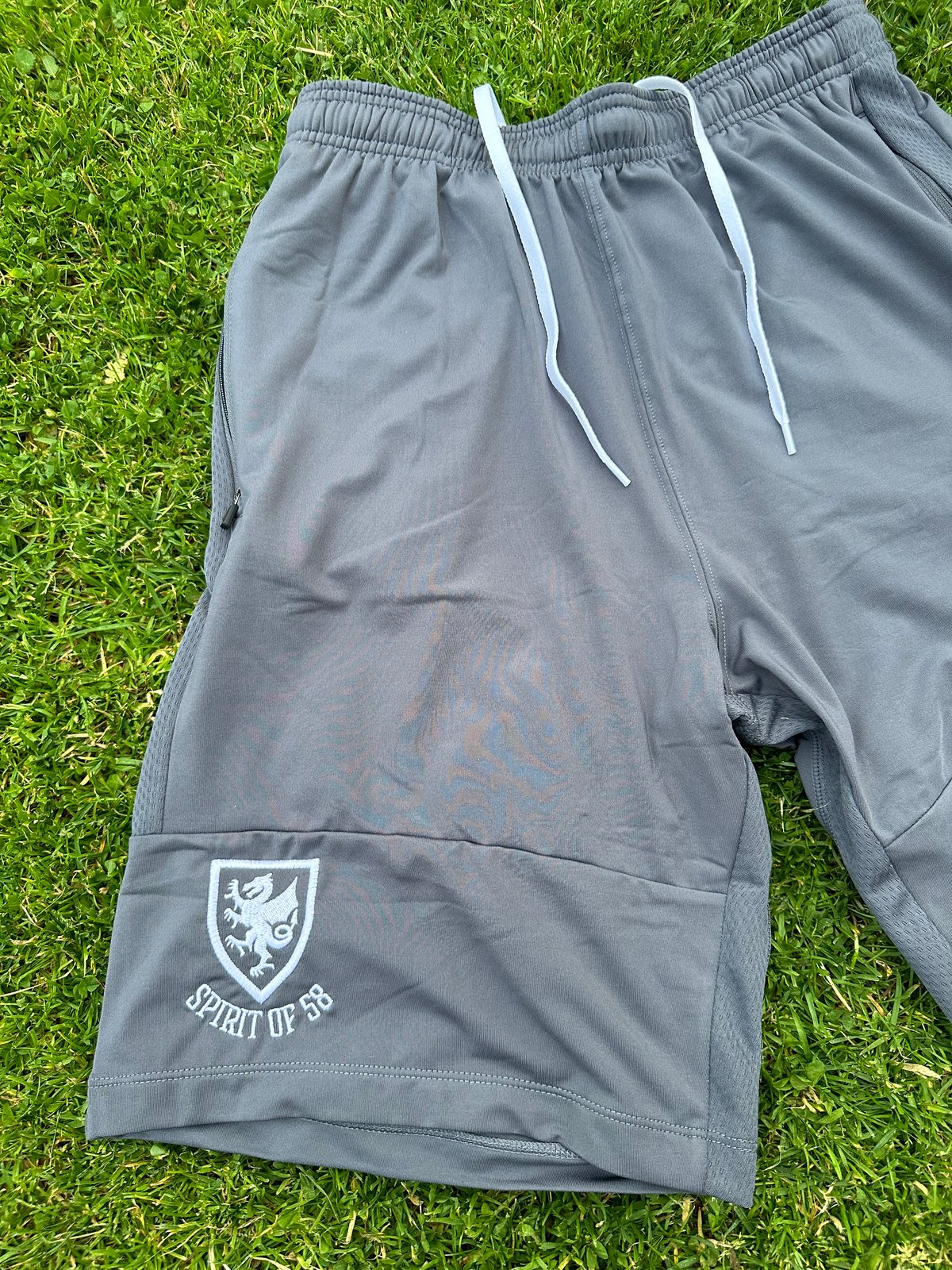 Image of SO58 ‘Travel & Sports’ Shorts in Anthracite 