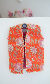 Image 1 of Gilet réversible  matelassé enfant Jaipur orange & Fushia