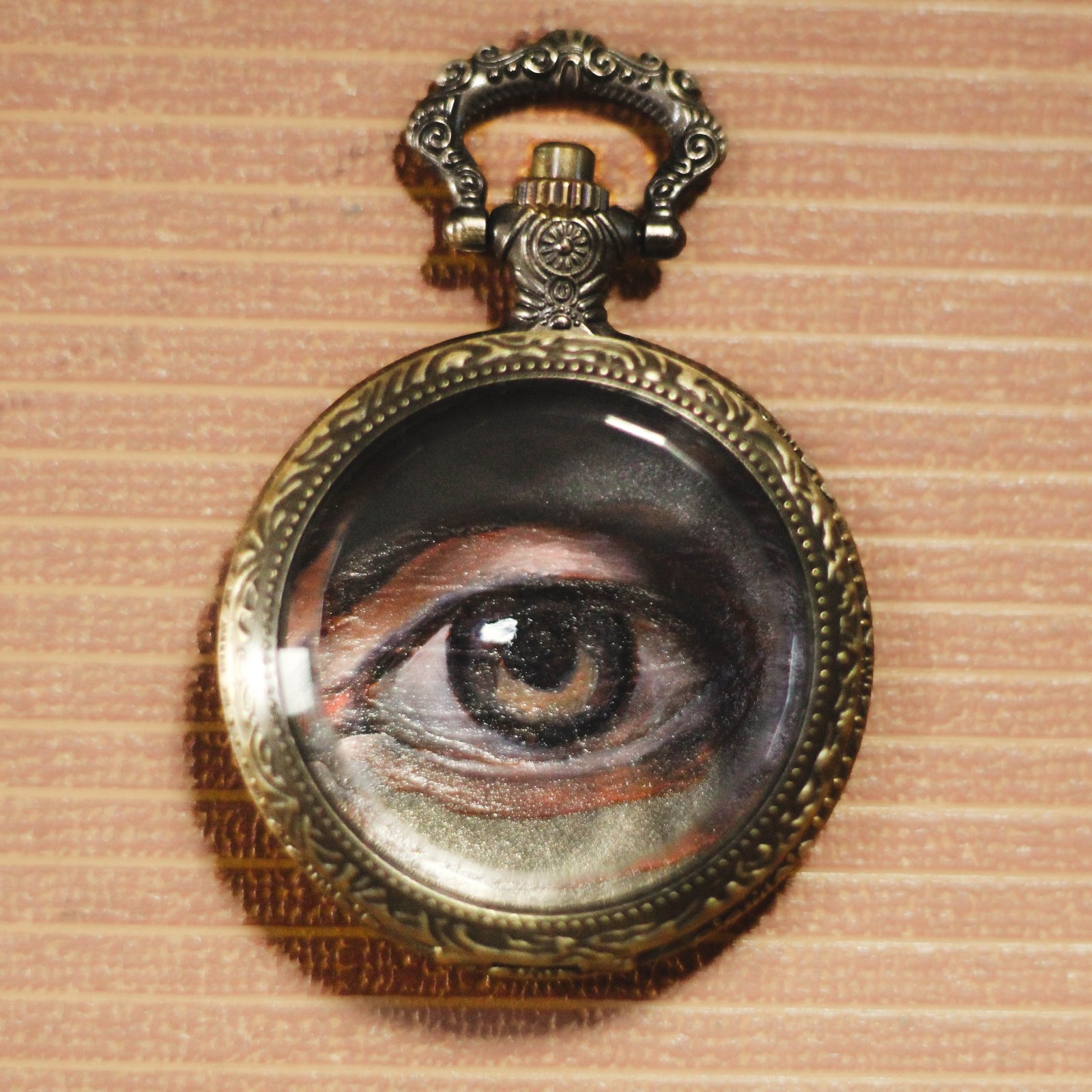 Eyeball Locket pendant（愛と狂気のマーケット） Lover's Eye Pendent Locket | mirzamaniart