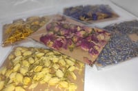 Dehydrated flowers for baths