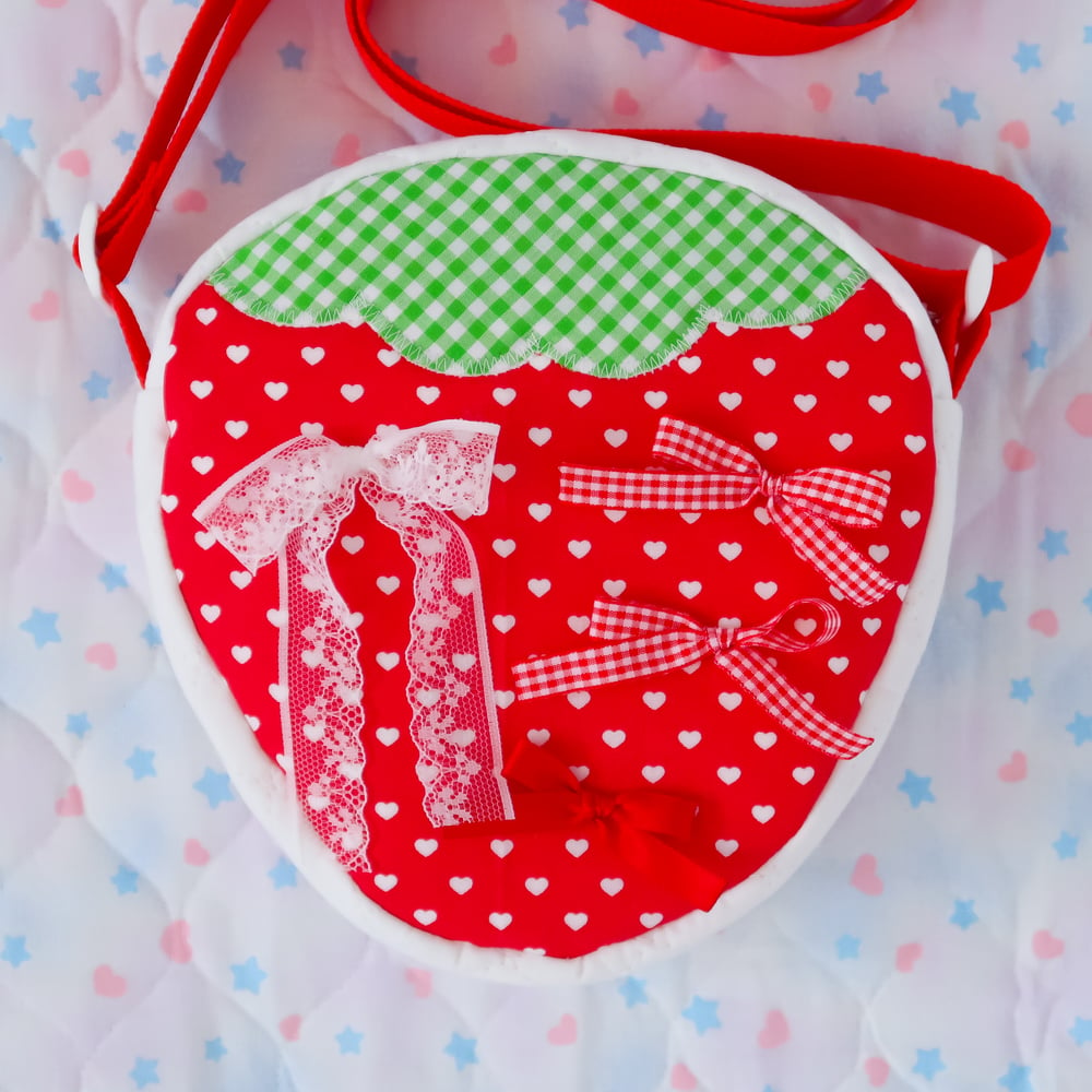 Strawberry Ribbon Bag: 01