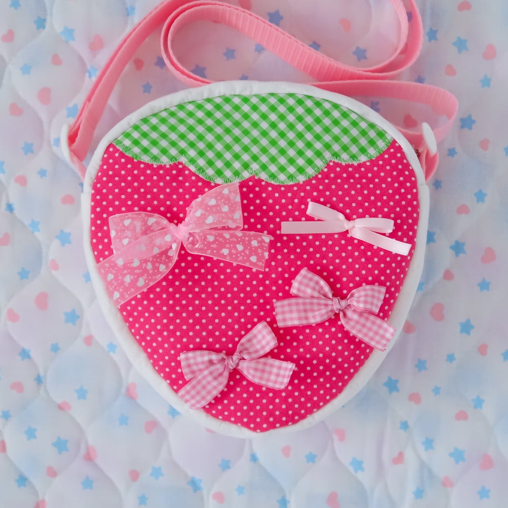 Strawberry Ribbon Bag: 03