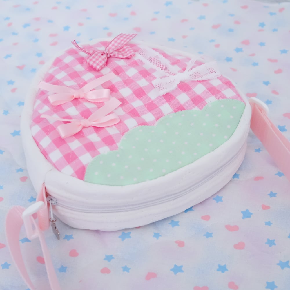 Strawberry Ribbon Bag: 04