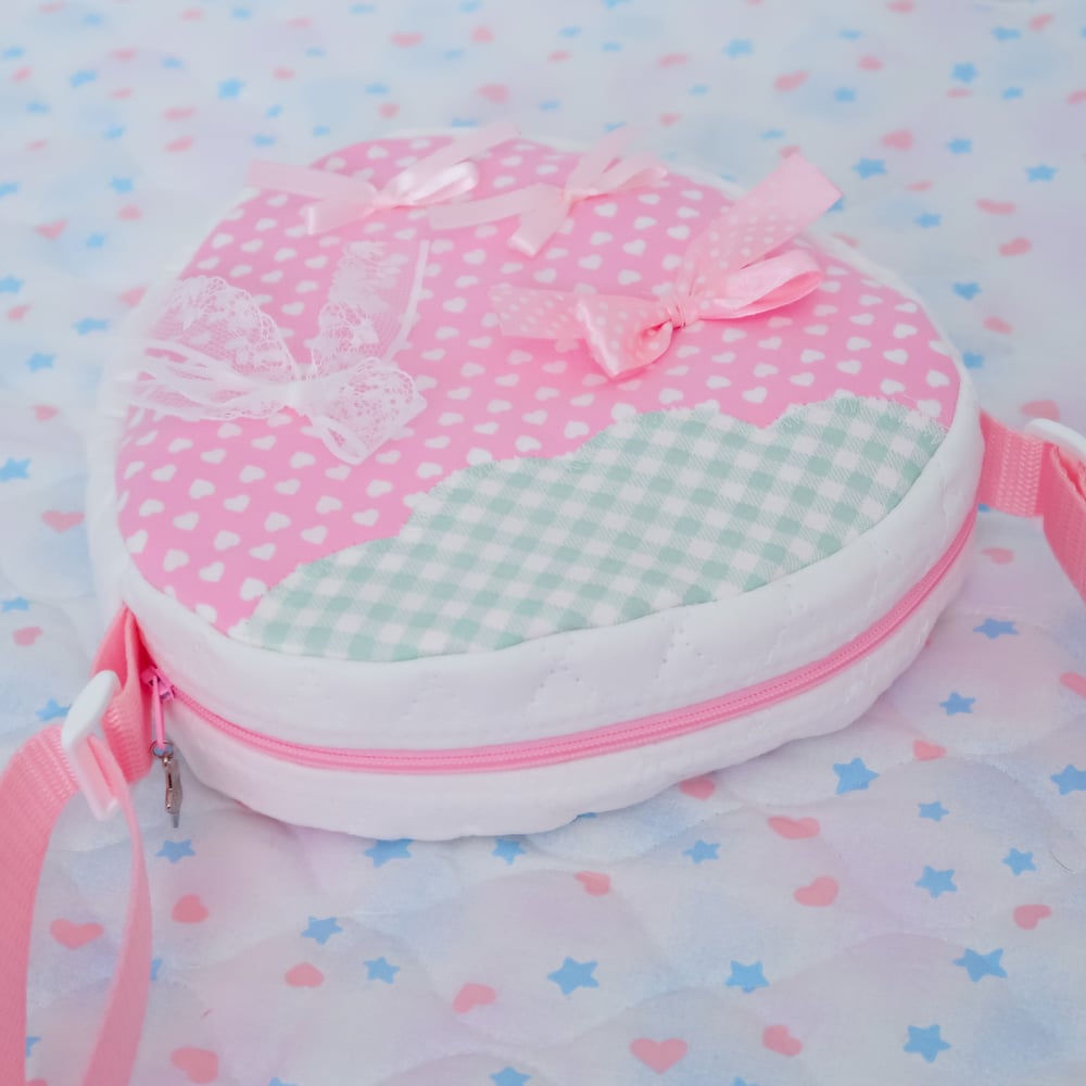 Strawberry Ribbon Bag: 05