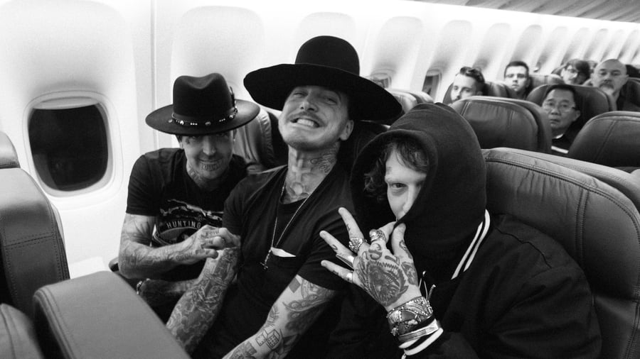 Image of YELAWOLF "EN ROUTE"