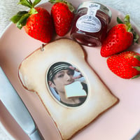 Image 2 of Photocard Holder - Buttered Toast