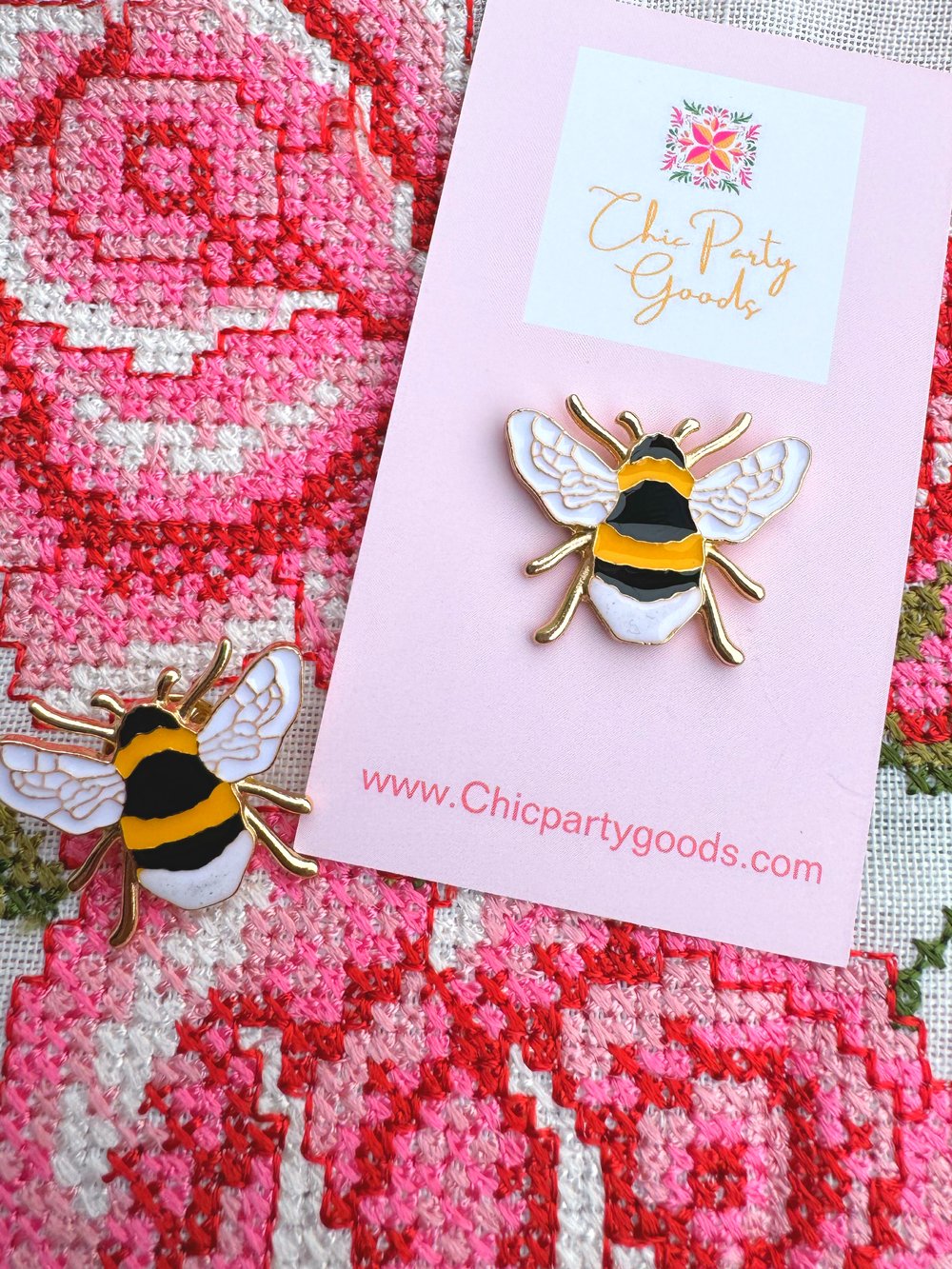 Bee pin