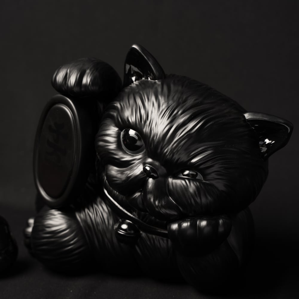 Image of GLOOMIE CAT IN BLACK EDITION BY LEONLOLLIPOP