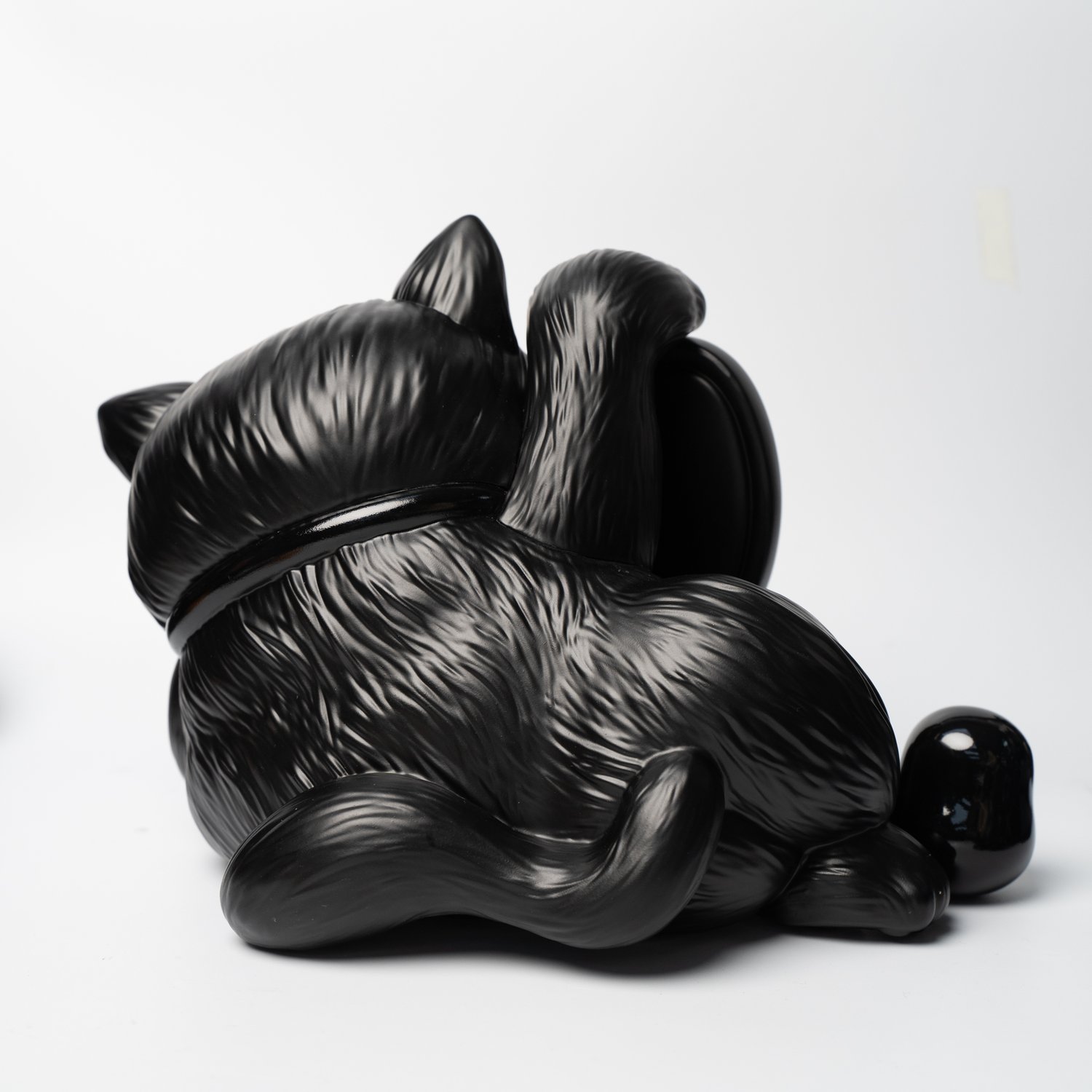 Image of GLOOMIE CAT IN BLACK EDITION BY LEONLOLLIPOP