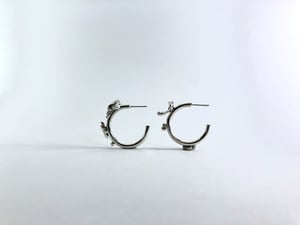 earrings L