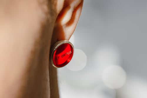 Image of "Sun is the end and the beginning" silver earrings with red acrylic glass 15mm · SOL FINIS ET.. ·