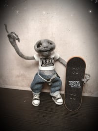 Image 1 of Vigo the Skateboarding Alien (Urban Range - 1/12th Scale)