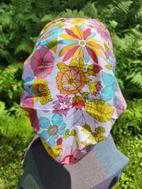 Image 2 of Retro Floral Haircover