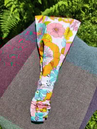 Image 3 of Retro Floral Haircover
