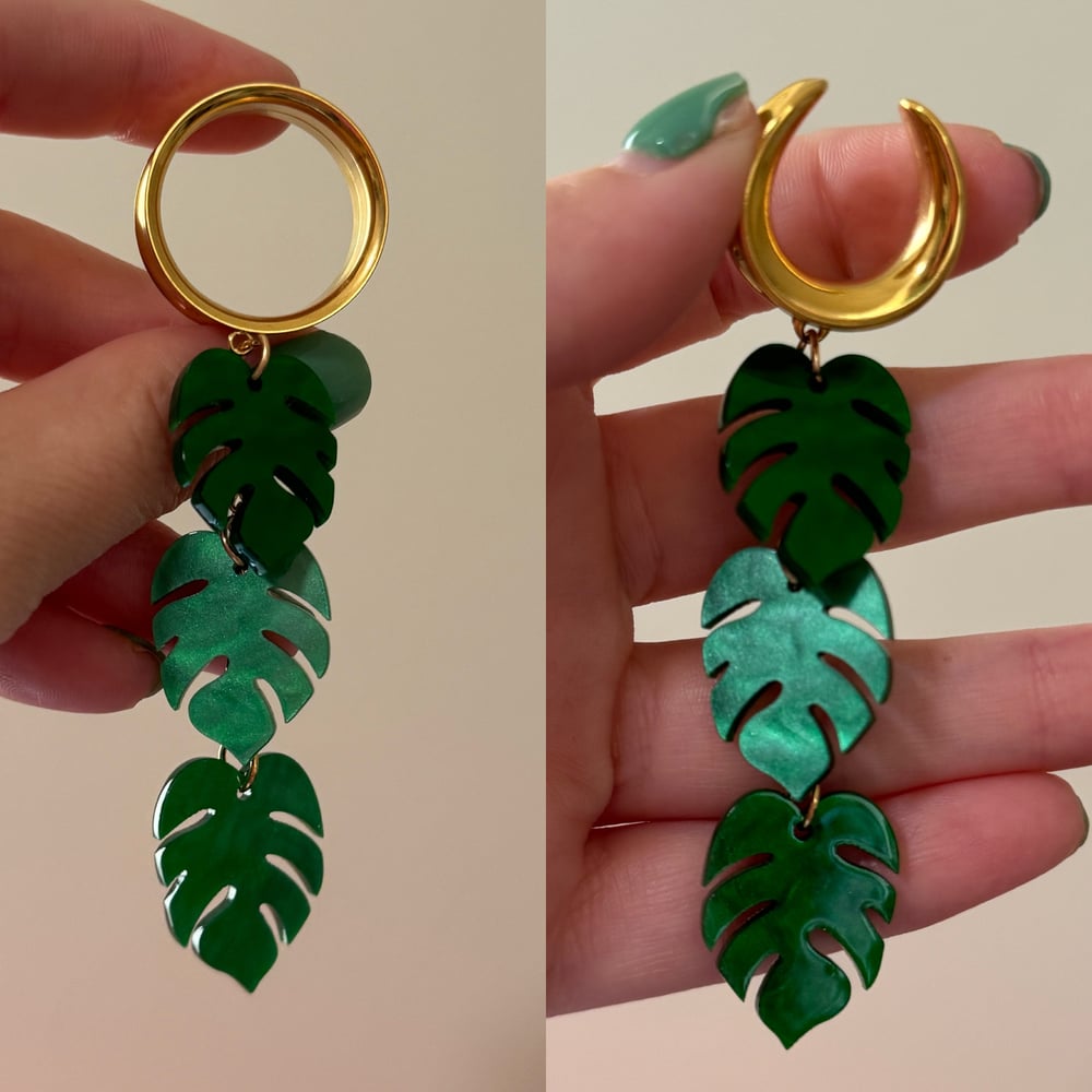 Image of Tropical Leaf Dangles (sizes 2g-2")