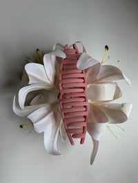 Image 3 of xl madonna lily claw clip