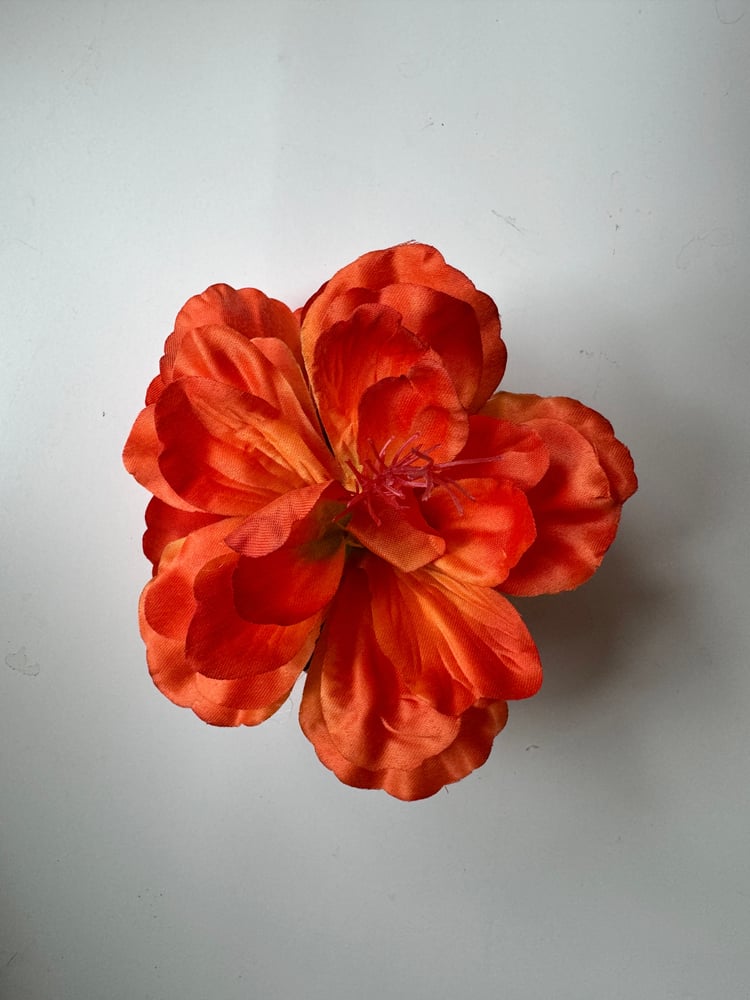 Image of PREORDER orange hibiscus claw clip