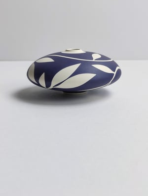 Image of Midi Purple and White Leaf Vessel