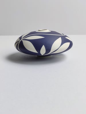 Image of Midi Purple and White Leaf Vessel