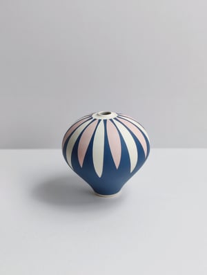 Image of Midi Sea-blue, Pink & White Daisy Vessel No2