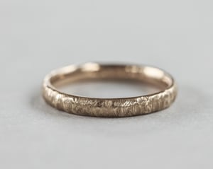 Image of 9ct Yellow gold 3mm horn texture ring