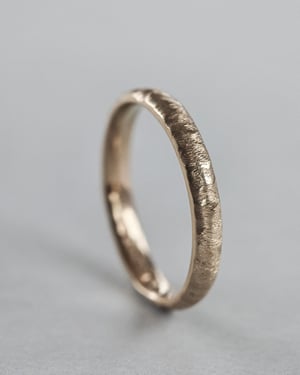 Image of 9ct Yellow gold 3mm horn texture ring