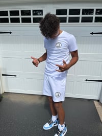 Image 2 of WHITE SMALL BILLIGOAT LOGO T-SHIRT