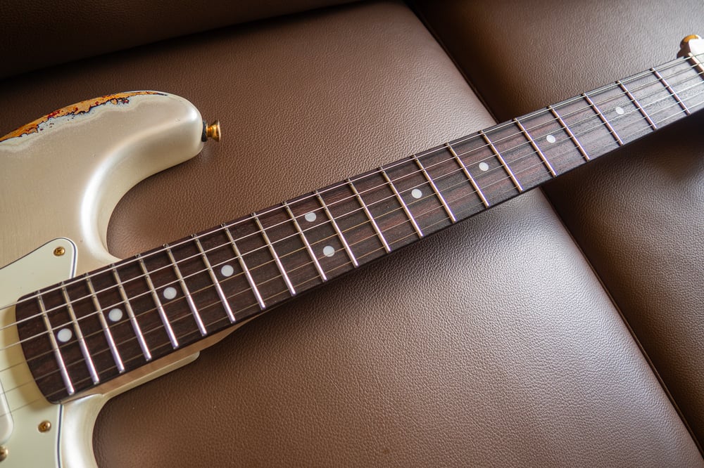 60s' ST Relic Pearl White over 3-tone Sunburst