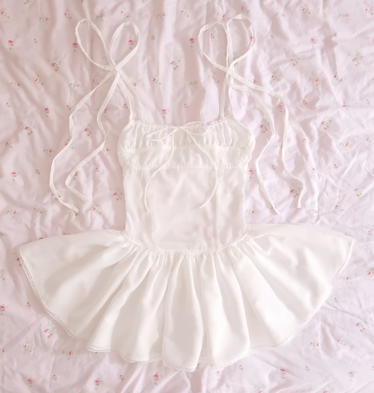 White Swan dress Image 5