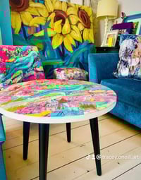 BIRD 🐦 IN A BLOSSOM TREE TABLE