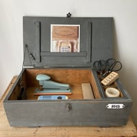 Image 1 of Jolie caisse/boite de bureau/d’atelier en bois. 