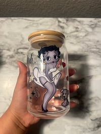 Image 1 of Betty Boop 16 oz glass cup 