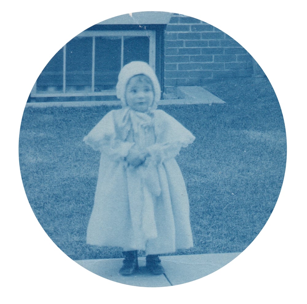Image of Anonyme: cyanotype of a toddler, ca. 1909