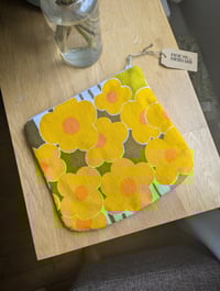 Image 2 of Pochette Beach Green & Yellow