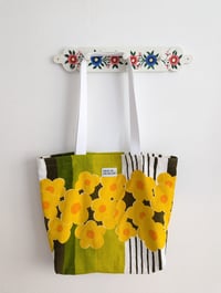 Image 3 of Tote M Beach Green & Yellow